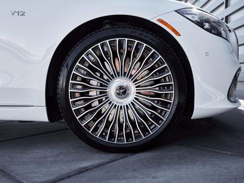 Used 2025 Mercedes-Benz Maybach S 680 4MATIC image 23