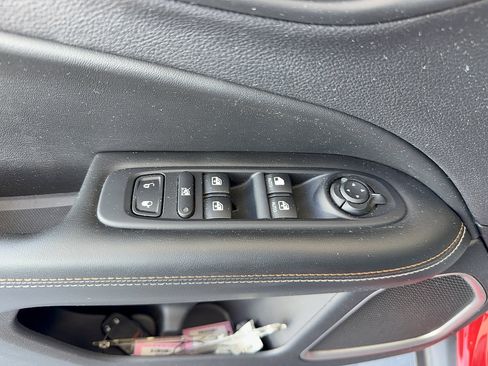 Used 2018 Jeep Compass Latitude FWD image 10