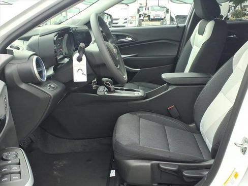 New 2026 Chevrolet Trax LS w/ LS Convenience Package FWD image 16