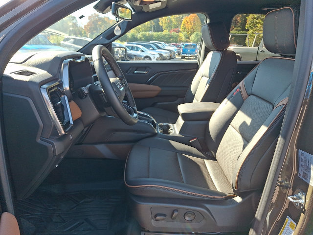 Used 2025 GMC Canyon AT4 w/ AT4 Premium Package AWD/4WD image 2
