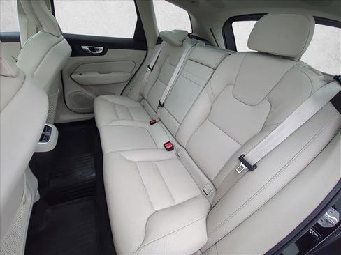 Used 2020 Volvo XC60 T5 Inscription w/ Protection Package image 20