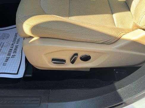 Used 2016 Ford Explorer XLT image 16