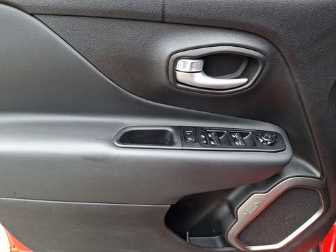 Certified 2023 Jeep Renegade Latitude AWD/4WD image 23
