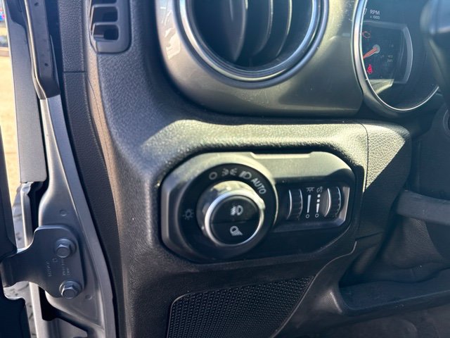 Used 2020 Jeep Gladiator Overland AWD/4WD image 17