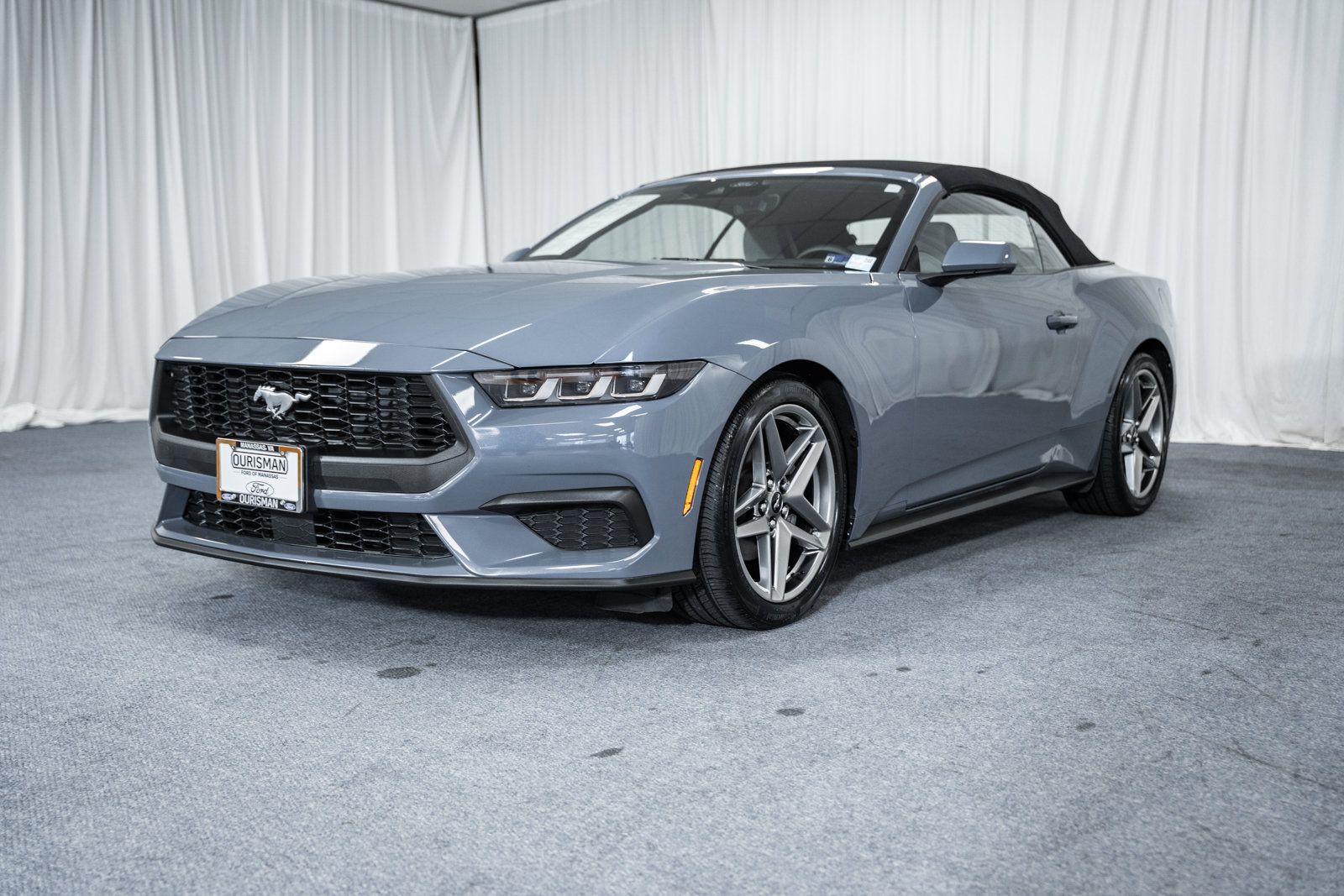 Used 2024 Ford Mustang Convertible RWD image 3