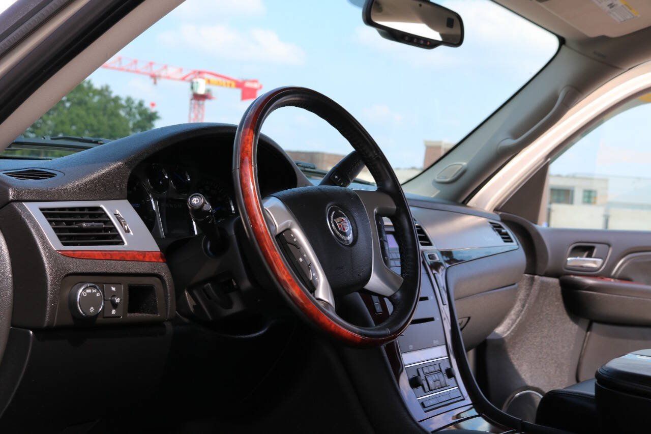 Used 2007 Cadillac Escalade AWD image 10