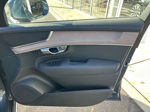 Used 2025 Volvo XC90 B6 Plus image 14