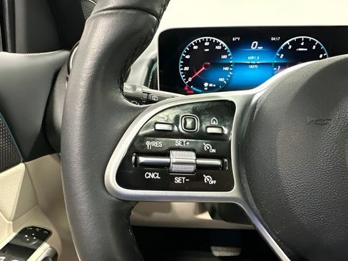 Used 2021 Mercedes-Benz GLB 250 4MATIC image 18