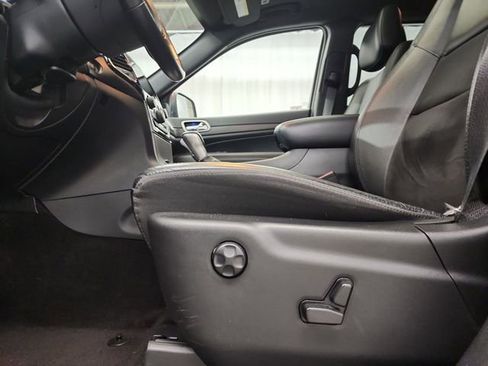 Used 2022 Jeep Grand Cherokee Laredo X image 15