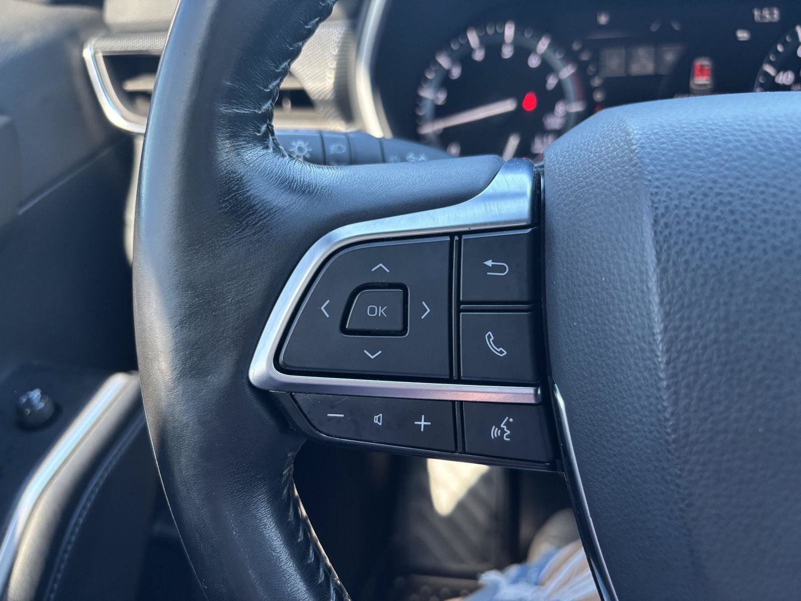 Used 2021 Toyota Highlander XSE AWD/4WD image 19