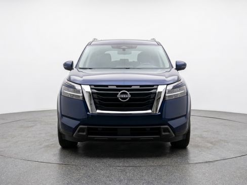 Used 2025 Nissan Pathfinder SV AWD/4WD image 2