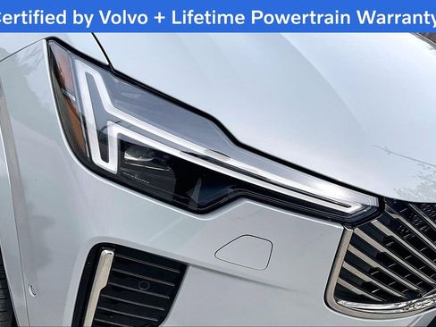 Certified 2025 Volvo XC90 B6 Plus image 40