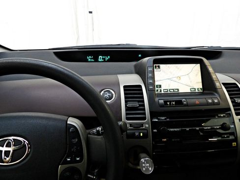 Used 2005 Toyota Prius w/ Pkg 6 FWD image 16