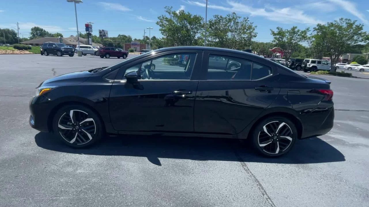 Used 2024 Nissan Versa SR FWD image 5