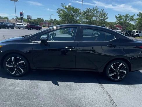 Used 2024 Nissan Versa SR FWD image 5