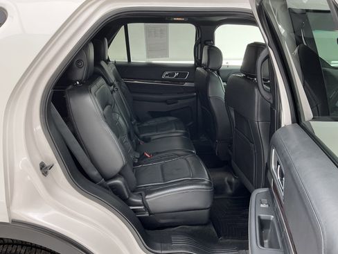 Used 2017 Ford Explorer Platinum image 22