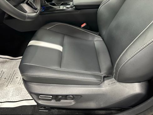 Used 2025 Toyota Camry SE image 13