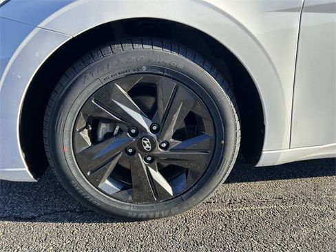 Certified 2023 Hyundai Elantra SEL image 9