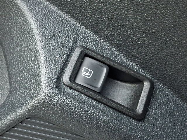Used 2023 Volkswagen Taos SE w/ Panoramic Sunroof Package AWD/4WD image 27