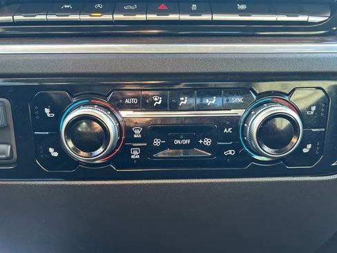 Used 2025 GMC Sierra 1500 SLT image 29