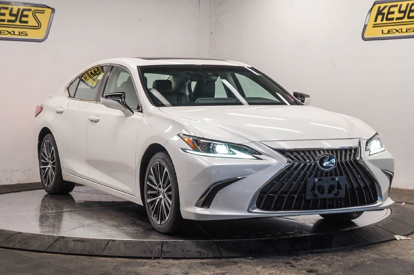 Used 2024 Lexus ES 300h w/ Premium Package FWD image 5
