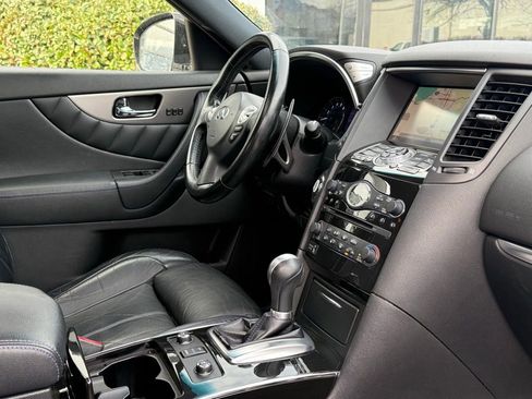 Used 2017 INFINITI QX70 AWD w/ Premium Package image 31