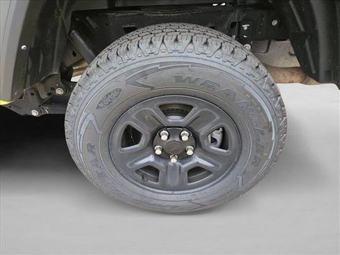Used 2023 Jeep Gladiator Sport AWD/4WD image 8