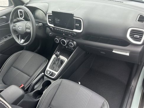 New 2025 Hyundai Venue Limited image 19