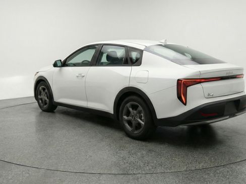 Used 2025 Kia K4 LXS image 6