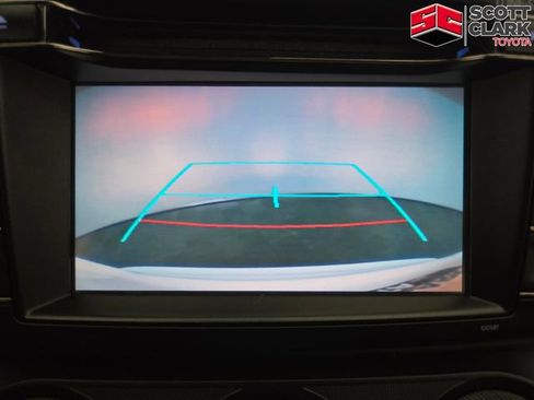 Used 2018 Toyota RAV4 LE FWD image 17