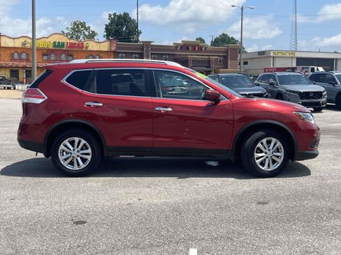 Used 2016 Nissan Rogue SV w/ SV Premium Package FWD image 2