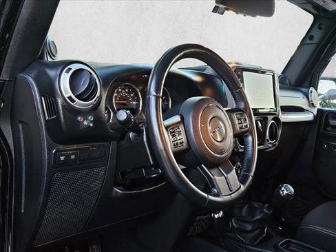 Used 2014 Jeep Wrangler Unlimited Rubicon w/ Connectivity Group AWD/4WD image 9
