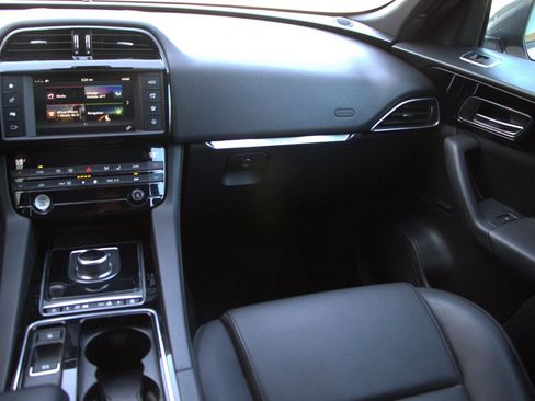 Used 2018 Jaguar F-PACE Premium AWD/4WD image 34