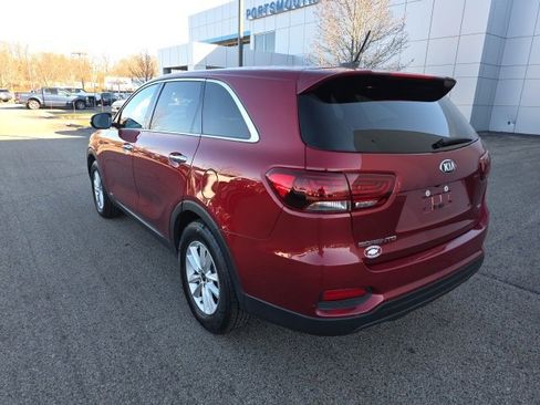 Used 2019 Kia Sorento LX image 2