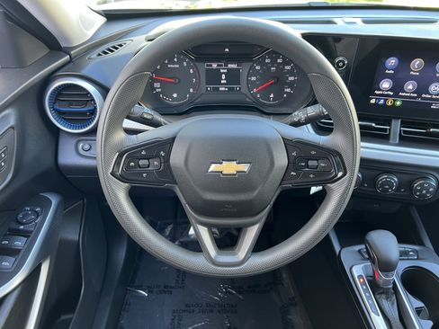 Used 2026 Chevrolet Trax LS w/ LS Convenience Package FWD image 25