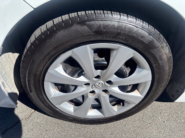 Used 2024 Toyota Corolla LE FWD image 43