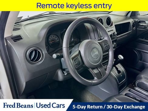 Used 2014 Jeep Patriot Latitude AWD/4WD image 12