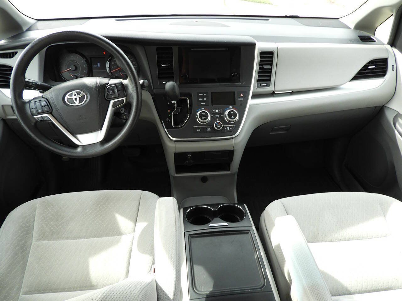 Used 2017 Toyota Sienna LE FWD image 20