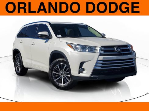 Used 2018 Toyota Highlander XLE image 1