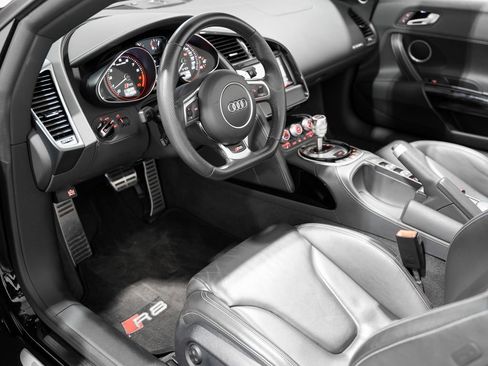 Used 2015 Audi R8 V10 w/ Full Leather Package image 9