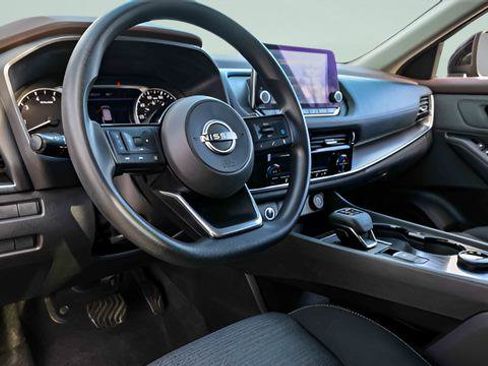 Certified 2022 Nissan Rogue SV image 7
