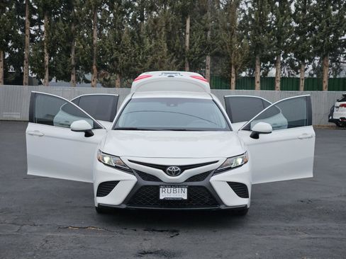 Used 2020 Toyota Camry SE w/ Blackout Package image 33