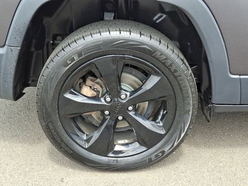 Used 2020 Jeep Cherokee Latitude Plus FWD image 8