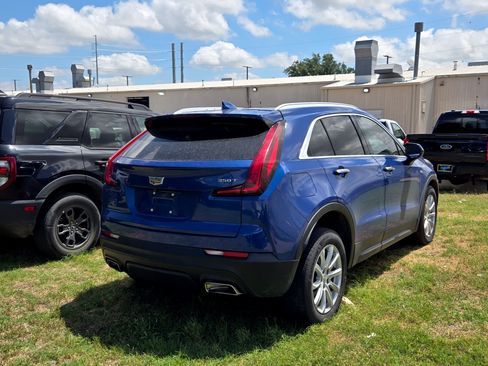 Used 2023 Cadillac XT4 Luxury w/ Cold Weather Package FWD image 4