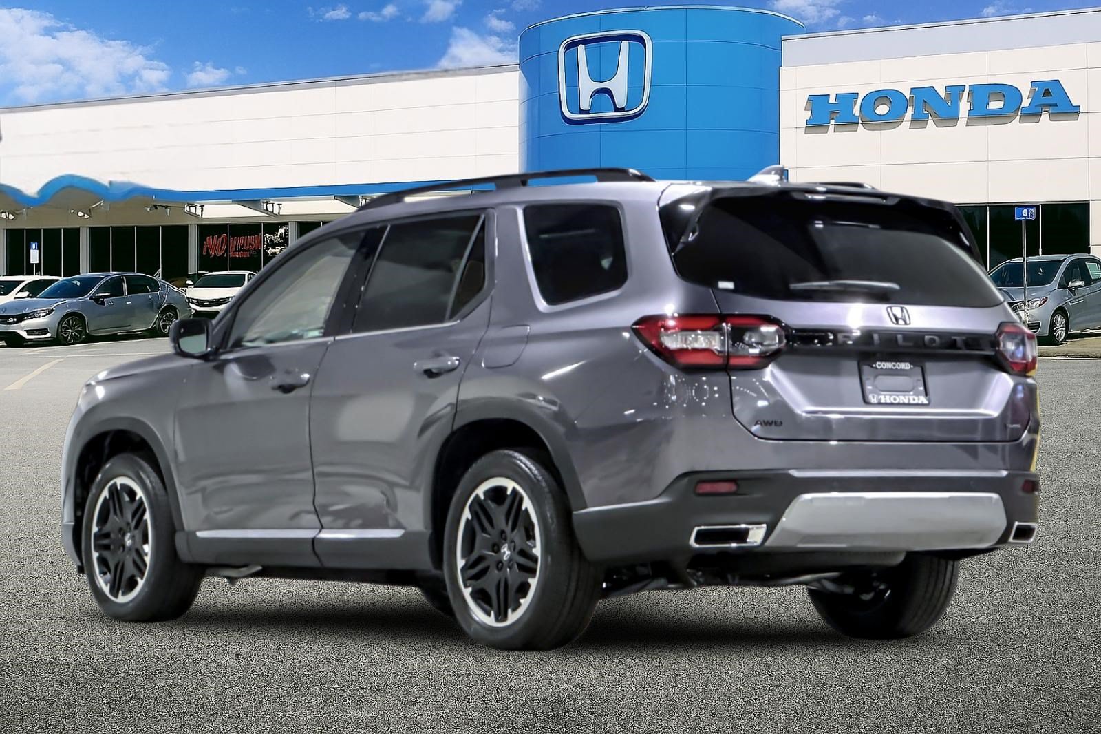 New 2026 Honda Pilot Touring image 3