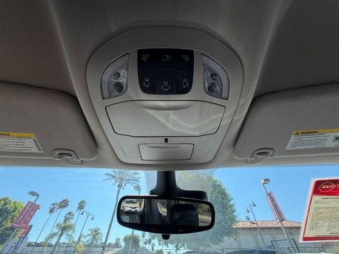 Used 2024 Chrysler Pacifica Limited FWD image 28