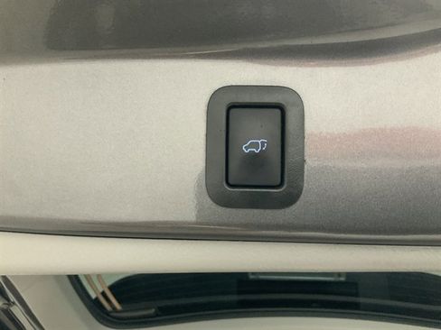 Used 2018 Toyota Highlander Plus image 9