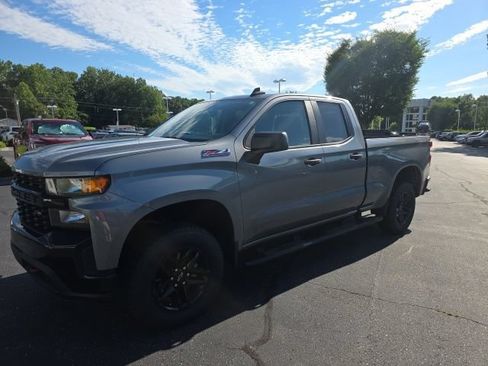 Used 2019 Chevrolet Silverado 1500 Custom Trail Boss w/ Custom Convenience Package AWD/4WD image 4