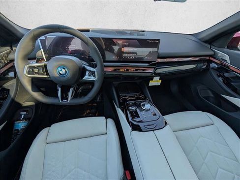 New 2027 BMW 550e xDrive w/ Executive Package AWD/4WD image 18