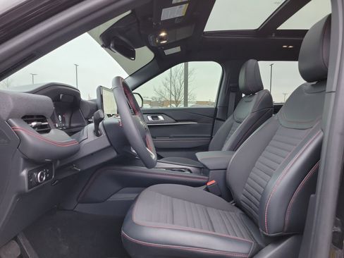 Used 2025 Ford Explorer ST-Line w/ Premium Package image 21